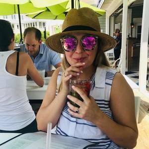 Meet your Posher, Ella